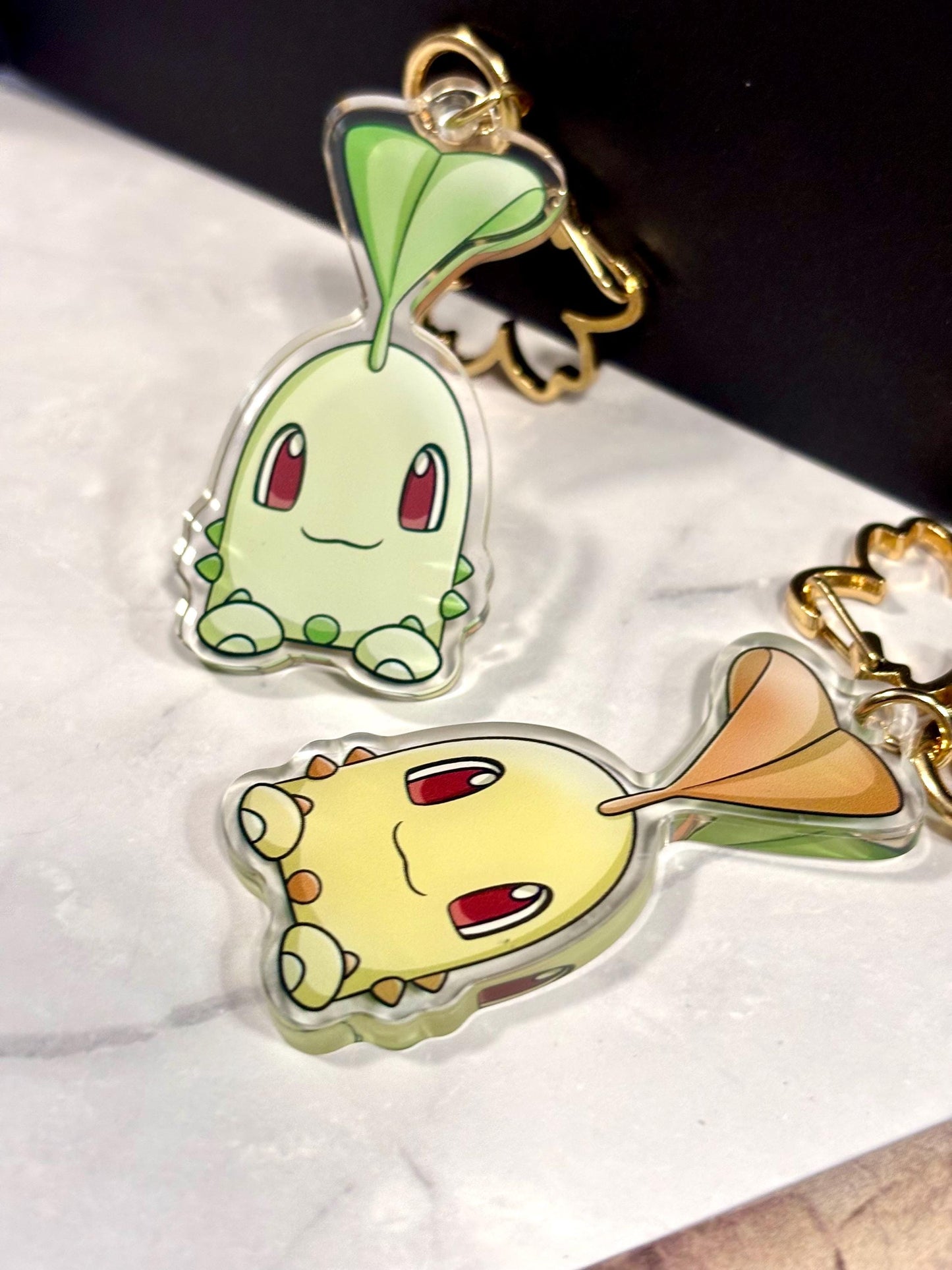 Chikorita | 2" Double-sided Peeking Charm Series